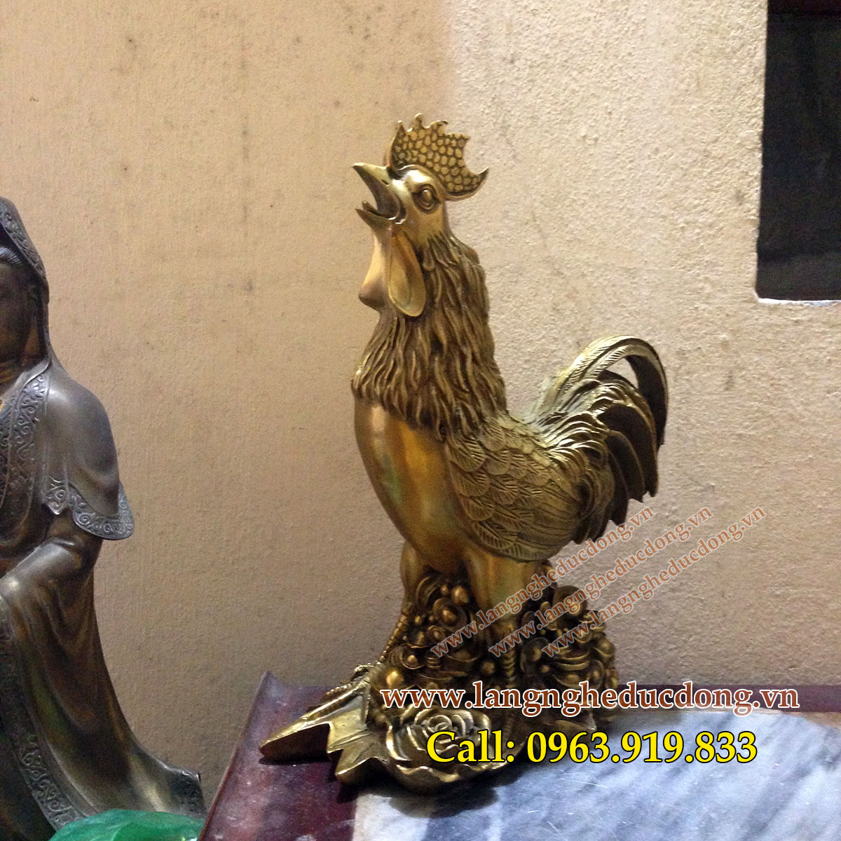 Tượng gà phong thủy chống lại thói trăng hoa bằng đồng, mẫu gà hoa hồng 30cm, gà phong thủy