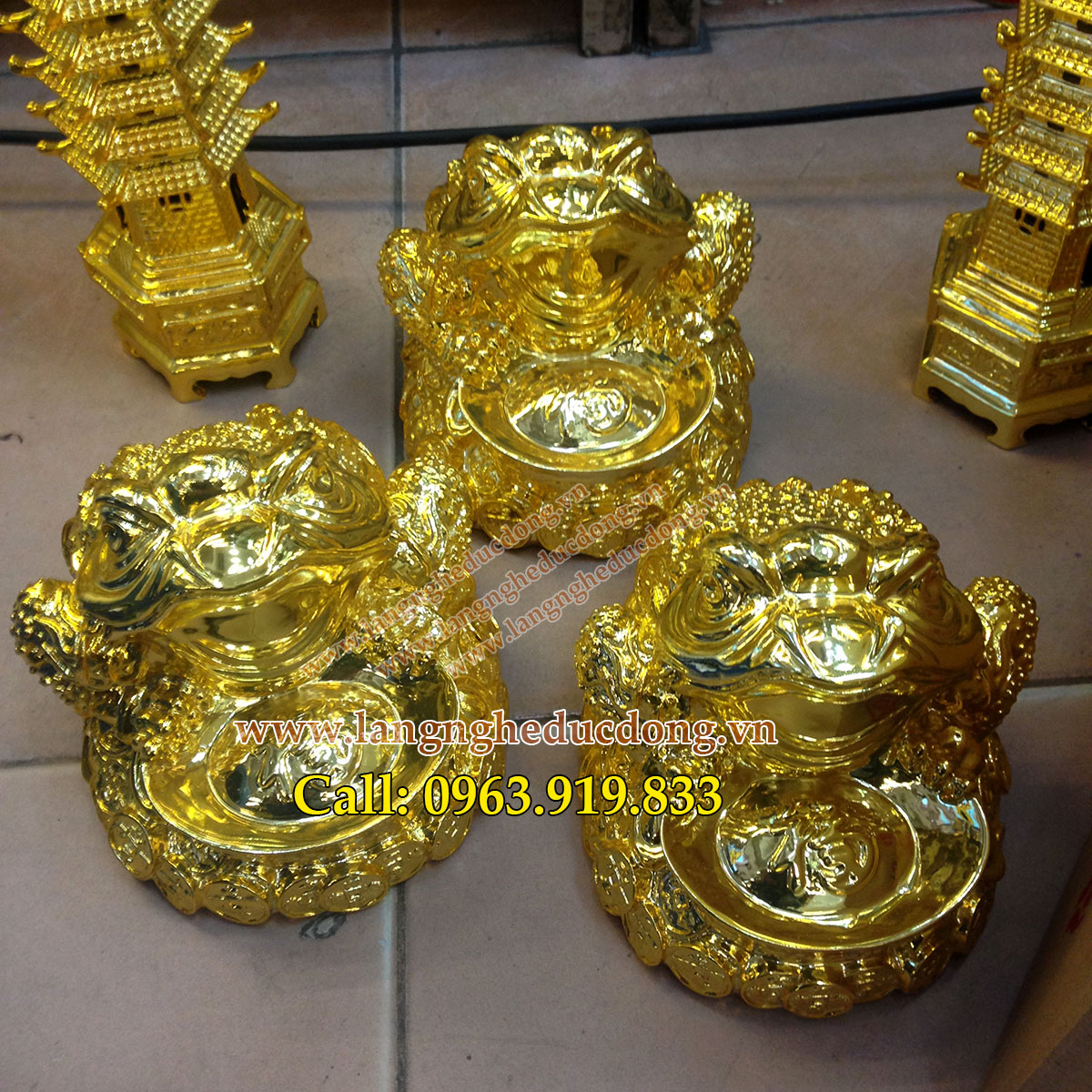 langngheducdong.vn - Cóc ba chân ngậm tiền phong thủy mạ vàng cao cấp cao 15cm
