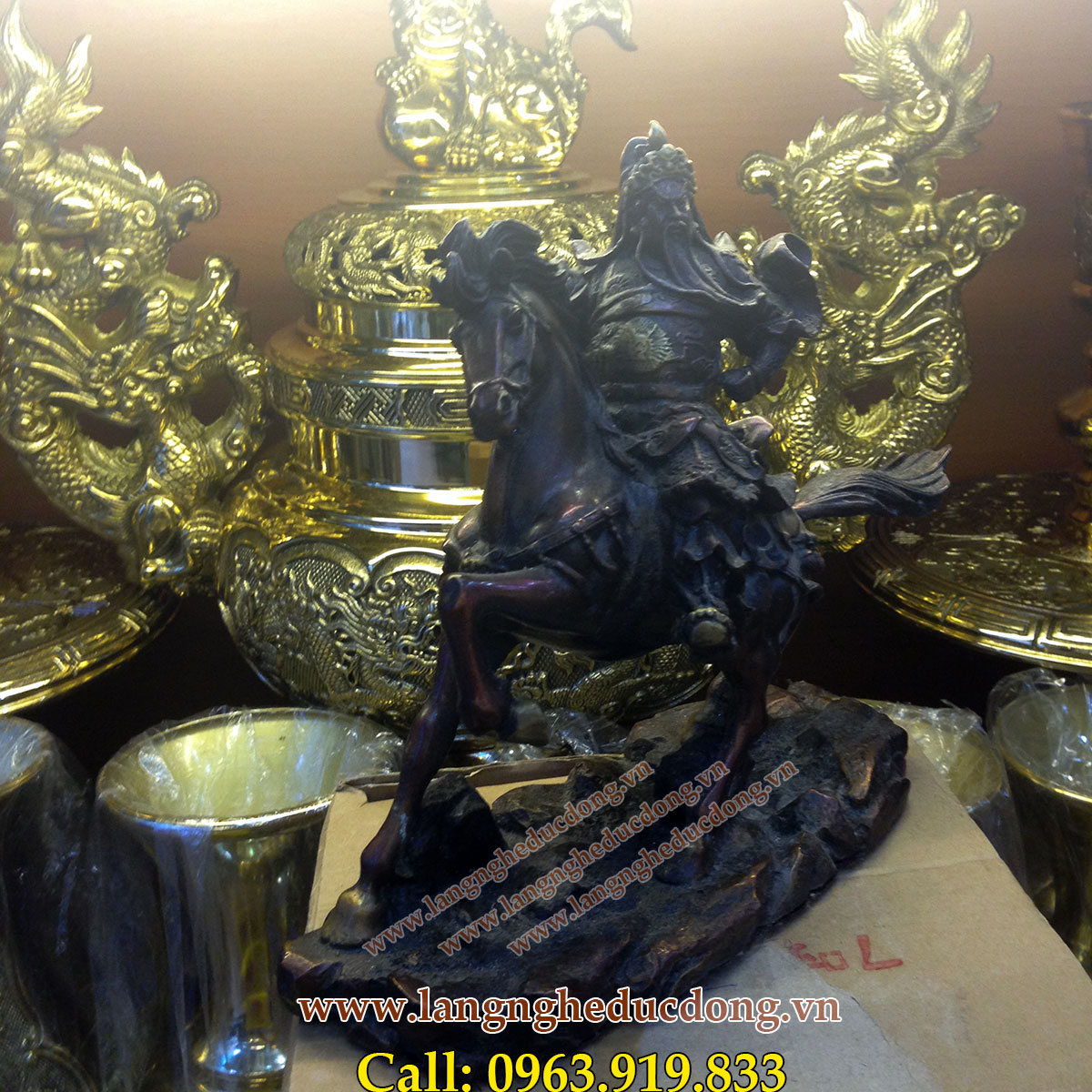 langngheducdong.vn - Tượng quan công cưỡi ngựa bằng đồng vàng giả cổ cao 25cm
