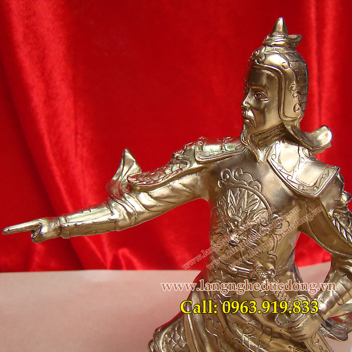 langngheducdong.vn - Tượng Trần Hưng Đạo, tượng Đức thánh Trần chỉ tay cao 25cm