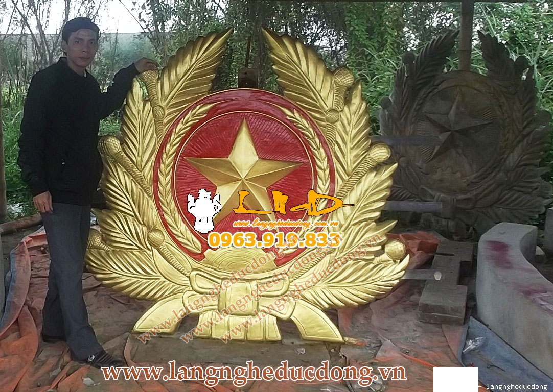 langngheducdong.vn - Quân hiệu 156x175cm, quan hiệu bằng đồng vàng