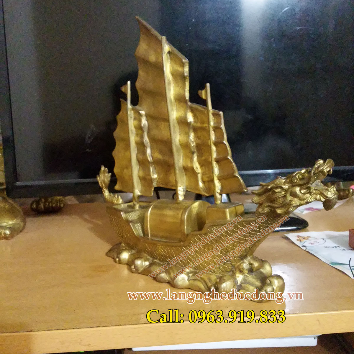 langngheducdong.vn - Thuyền vàng chở tiền phong thủy, thuyền rồng cao 30cm