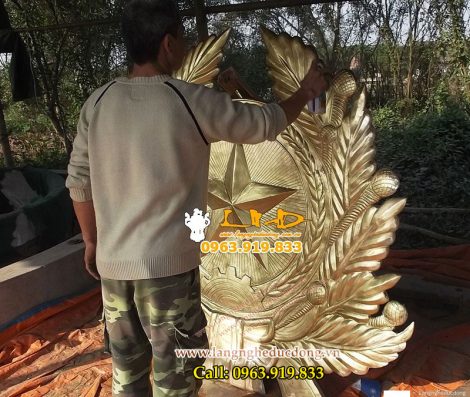 langngheducdong.vn - Quân hiệu 156x175cm, quan hiệu bằng đồng vàng