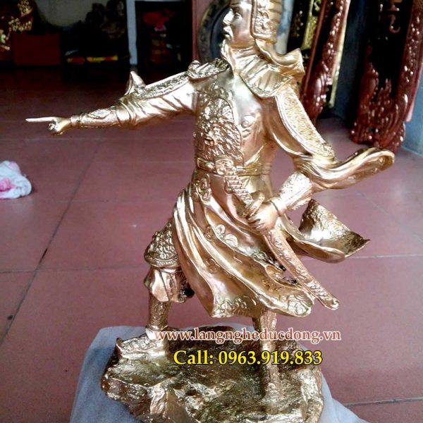tuong-tran-hung-dao-dung-chi-tay-01