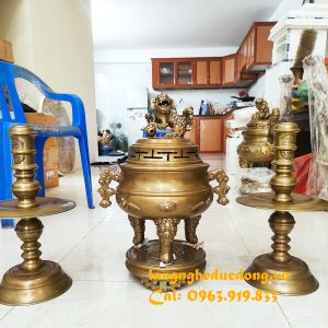 thân đỉnh - nắp - đế Đúc thủ công 3 khuôn truyền thống khuôn đất, chân nến tháo rời được các bộ phận, ren xoáy chắc chắn.