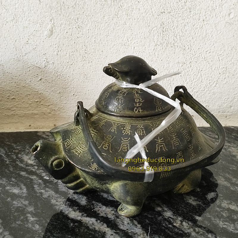 ấm trà hình con rùa, vật phẩm phong thuy, đò đồng phong thuỷ, đồ phong thuỷ bằng đồng