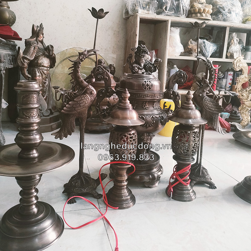 ĐỈNH THỜ HOA SÒI – VẺ ĐẸP CỔ ĐIỂN, VĨNH CỬU CÙNG THỜI GIAN – bộ cao 50cm đồng vàng