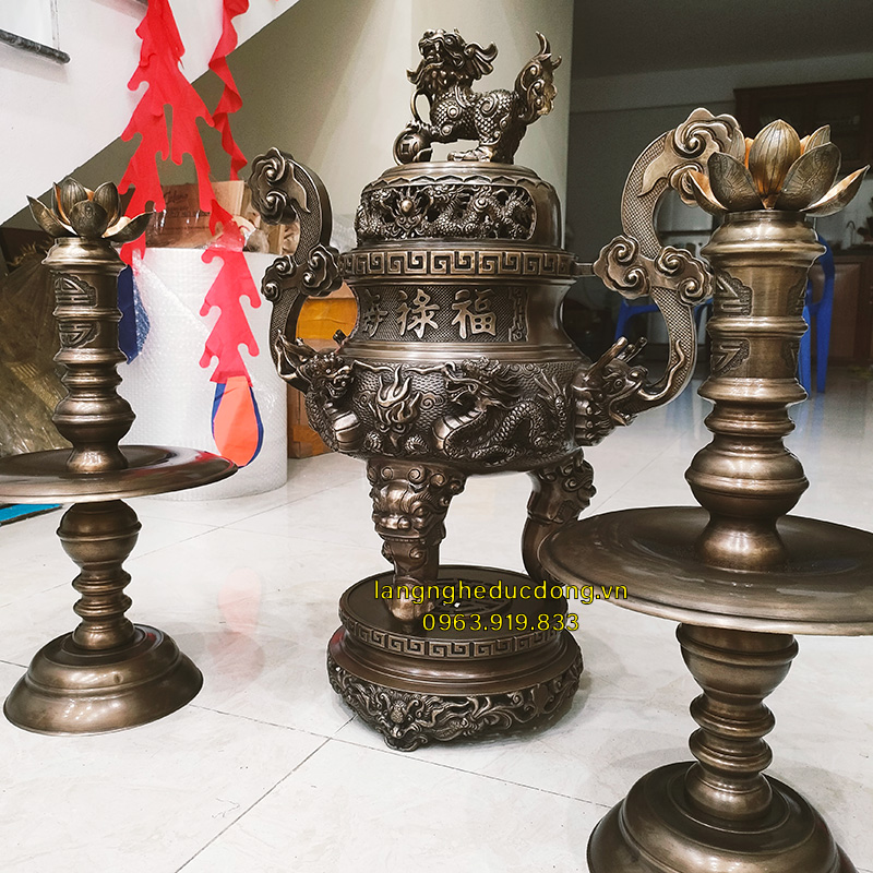 Bộ Tam Sự Đỉnh Đồng Vàng Song Long Chầu Nguyệt 60cm, đỉnh nến – Vẻ Đẹp Tâm Linh Giả Cổ