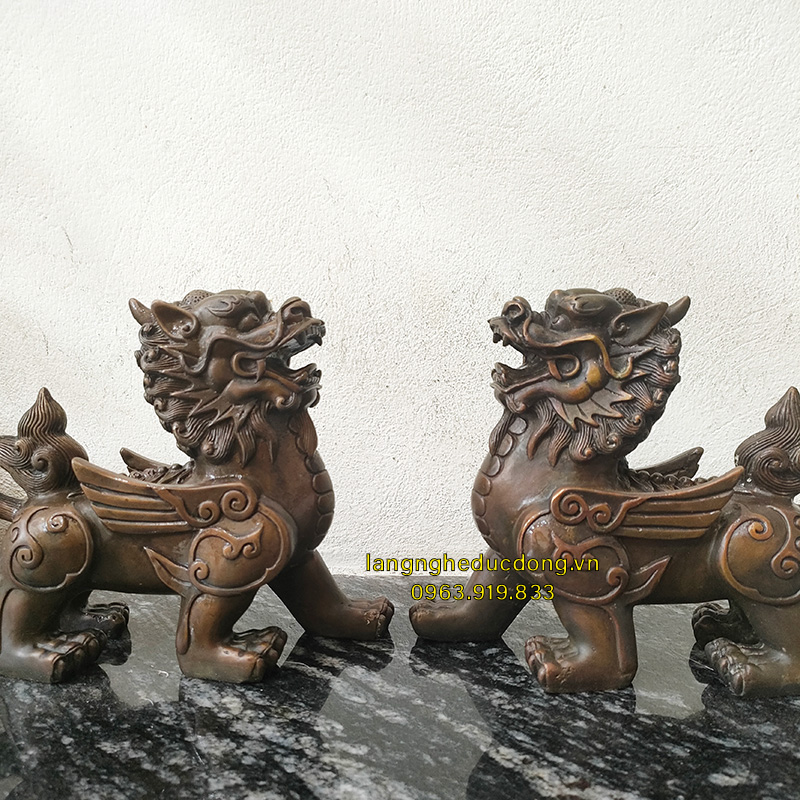 Đôi Tỳ Hưu bằng đồng vàng hun nâu cao 14cm là linh vật phong thủy chiêu tài, giữ lộc