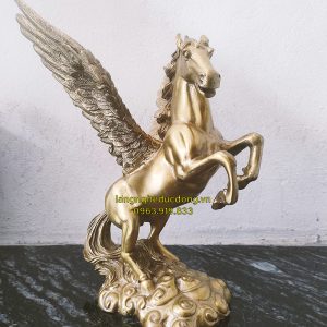 ngựa đồng, ngựa có cánh, ngựa thiên thần, tượng ngựa bằng đồng