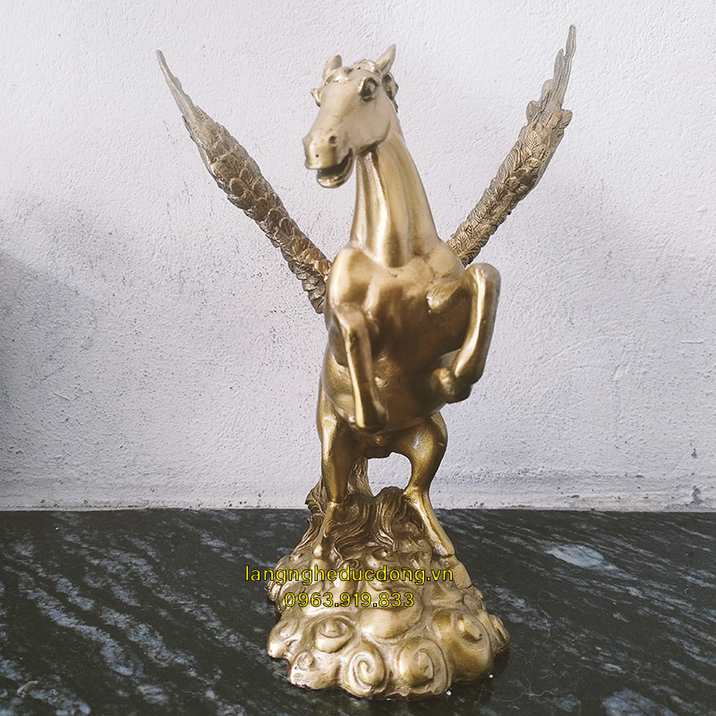 ngựa đồng, ngựa có cánh, ngựa thiên thần, tượng ngựa bằng đồng