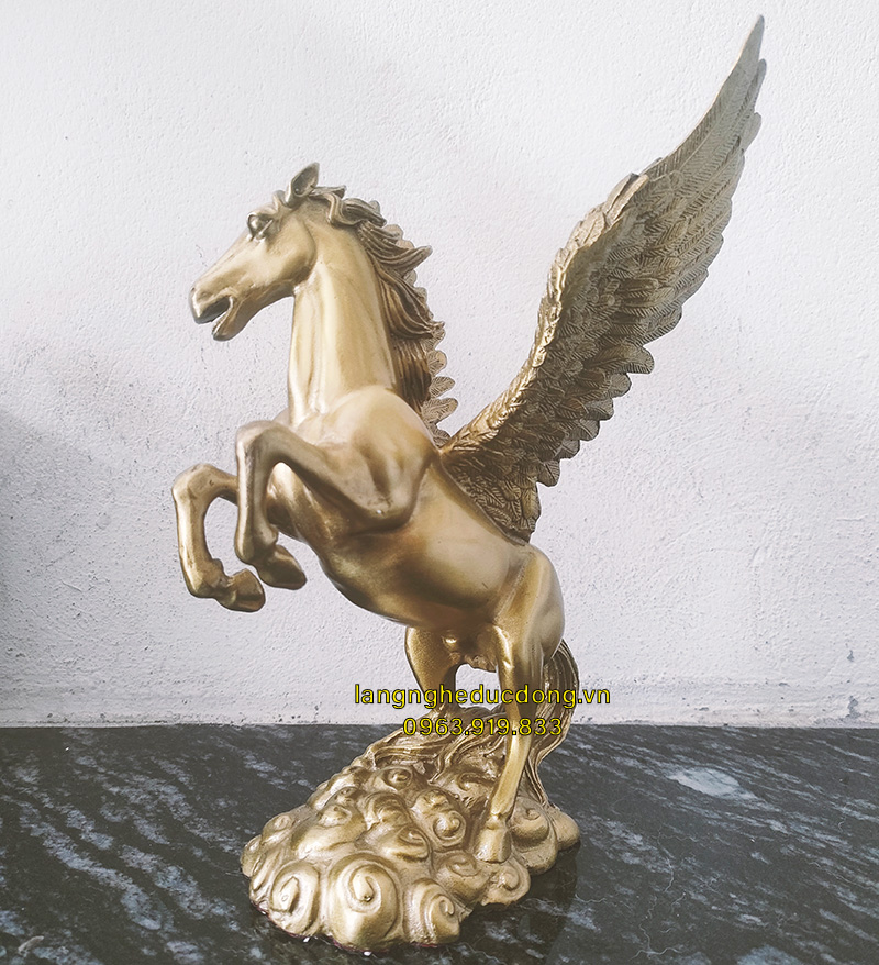 ngựa đồng, ngựa có cánh, ngựa thiên thần, tượng ngựa bằng đồng
