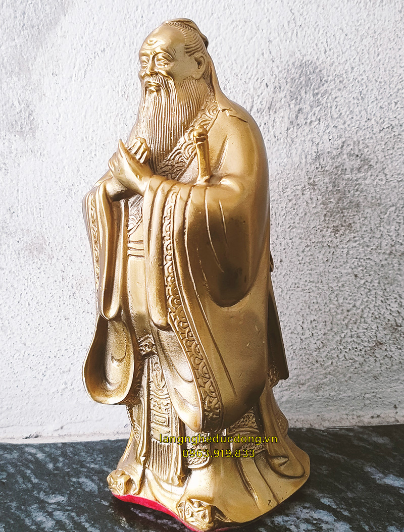 tượng Khổng Tử bằng đồng vàng với kích thước cao 20cm