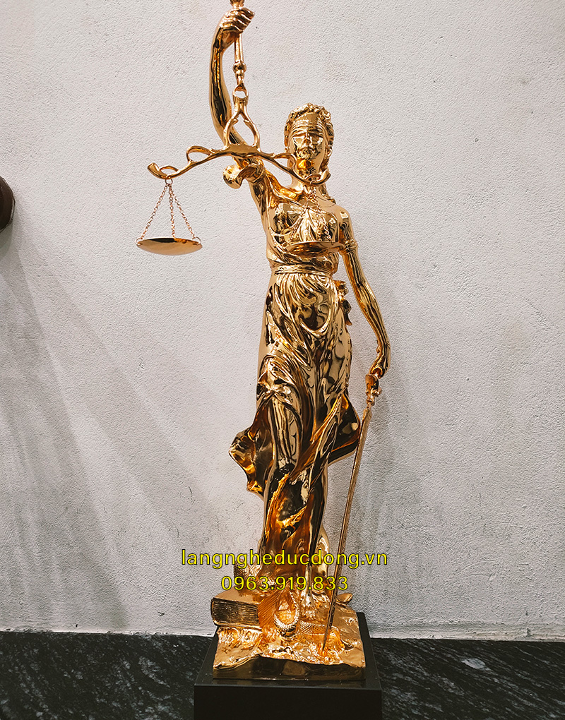 TƯỢNG NỮ THẦN CÔNG LÝ DÁT VÀNG 24K (70CM) – BIỂU TƯỢNG CỦA LẼ PHẢI VÀ QUYỀN UY